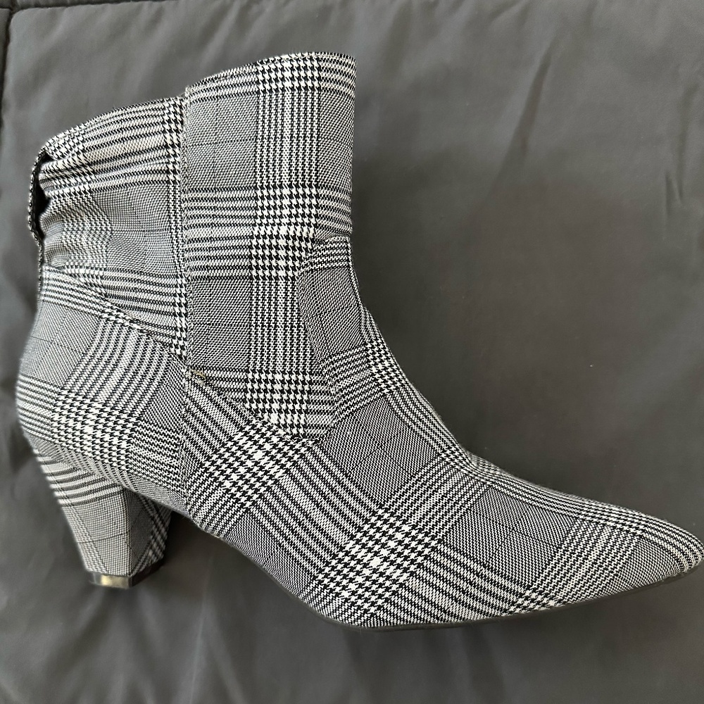 ⭐️NEW⭐️ Levi Block Heel Pointed Toe Ankle Boots - Size 8.5  - by GC Shoes